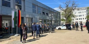 New Institute Building.